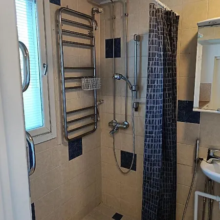 Apartment Kompakti Kolmio Hyvaellae Sijainnilla *