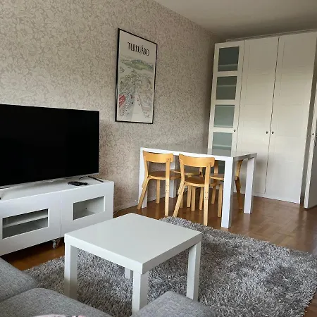 Kompakti Kolmio Hyvaellae Sijainnilla Apartment